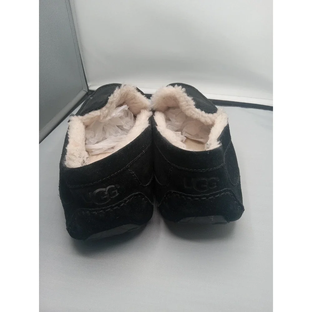 UGG‎ Mens Ascot Slipper Black Suede Size 18 Has A Spot.